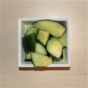 Pittige komkommer in zuur